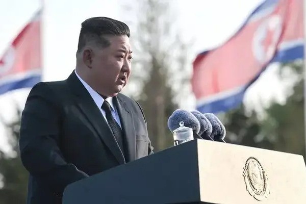 Ким Чен Ын появился на публике на фоне слухов о своей смерти