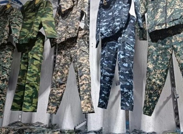 В Узбекистане хотят запретить одежду, похожую на форму военных и госслужащих