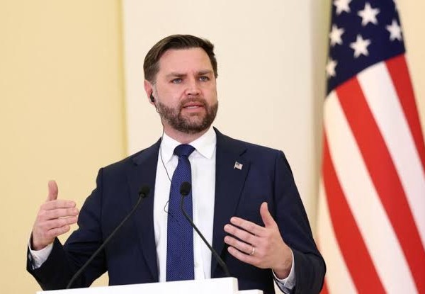 Вэнс: “Фиристодаи вижаи Иёлоти Муттаҳида гуфтугӯҳо бо Русия ва Украинаро аз сар гирифт”