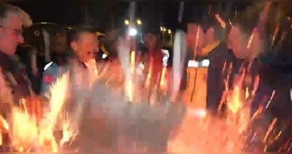 Взрыв прогремел у ног главы Минздрава Турции в зоне землетрясения
