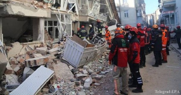 В результате землетрясения в Турции погибли 9 человек
