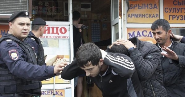 Госдума России одобрил право полиции принимать решение о выдворении иностранцев