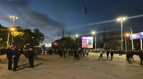 В Бишкеке во время ночных беспорядков пострадали 29 человек