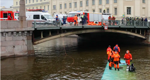 Рахматшох Курбонов - водитель упавшего в реку в Петербурге автобуса признан подозреваемым
