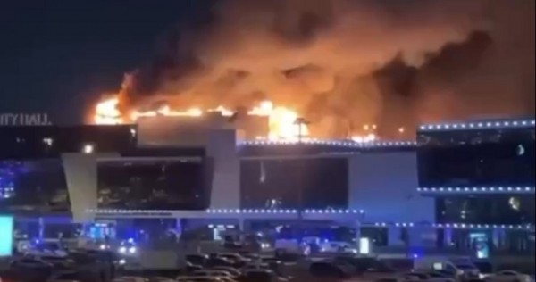 При пожаре крыша «Крокус Сити Холла» рухнула на площади 7 тыс. кв. метров