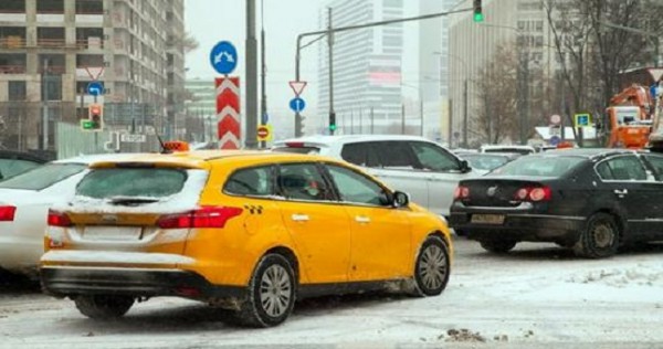 Власти еще одного российского региона запретили мигрантам работать в такси