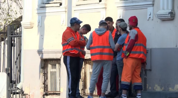 Мигранты из Узбекистана и Таджикистана вышли на митинг в Москве, требуя выплаты зарплаты