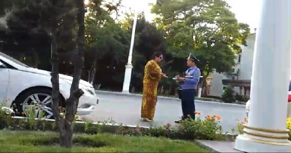 В Туркменистане запретили выдавать водительские права незамужним женщинам