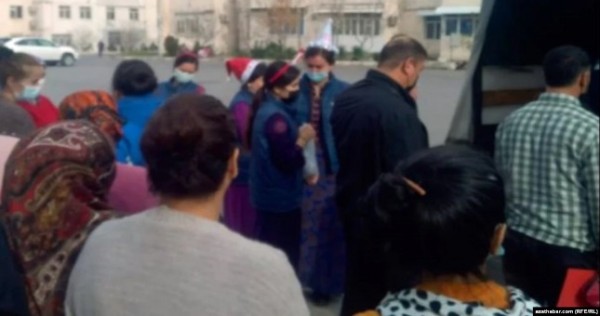 В Туркменистане для покупки продуктов нужно предъявлять оплаченные счета за газ и электричество