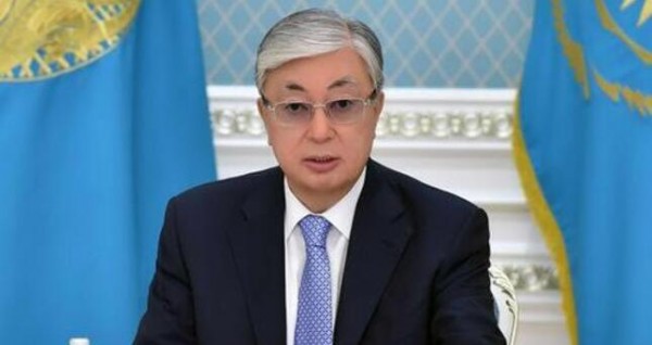 Токаев попросил КС проверить предложение депутатов по поправкам в Конституцию