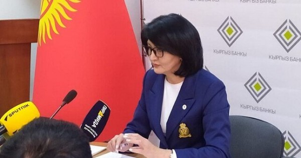 В Кыргызстане наблюдается приток безналичных долларов и дефицит налички