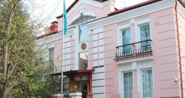 Узбекистан и Казахстан объявили об эвакуации своих граждан из Украины