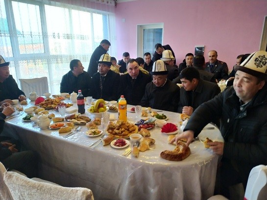 В Хистеварзе жителями приграничных сел Таджикистана и Кыргызстана проведена акция "Оши ошти"  (Плов дружбы)