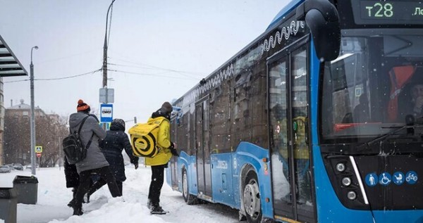 Мигрант из Таджикистана в Москве получил ножевое ранение в шею