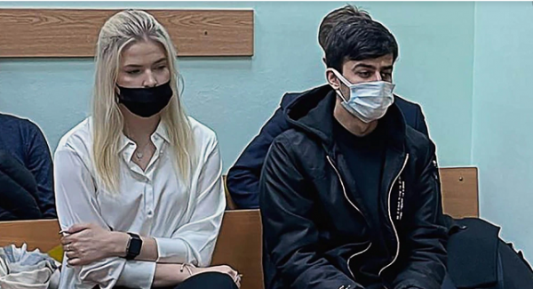 Суд в Москве дал 10 месяцев колонии таджикистанцу и его подруге за провокационное фото на фоне храма