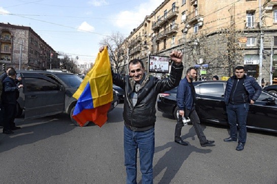 Над Ереваном заметили военную авиацию
