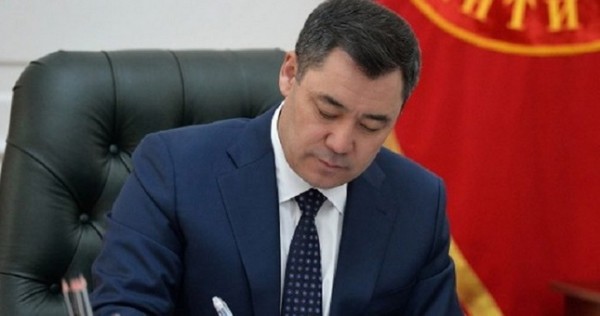 Садыр Жапаров написал статью о дружбе с Россией и призвал молодежь учить английский язык
