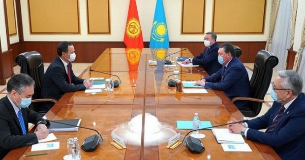 Кыргызстан попросил денег и медикаменты у Казахстана