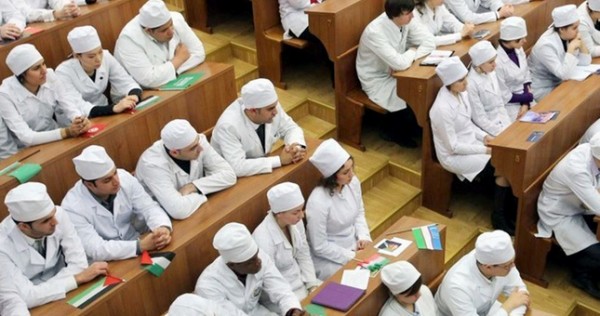 Пакистан включил медвузы Кыргызской Республики в черный список. В Минобразе обсудили ситуацию