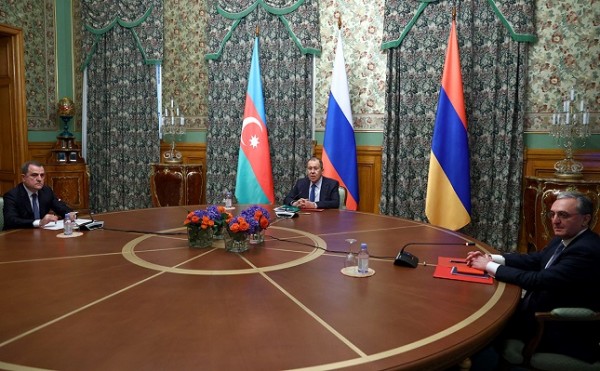 Баку и Ереван договорились о прекращении огня в Нагорном Карабахе