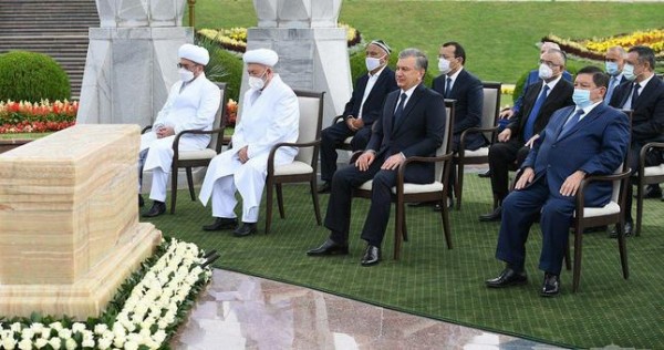 Президент Узбекистана распорядился увековечить имена ста тысяч жертв сталинских репрессий