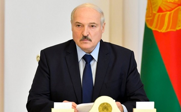Лукашенко: я пока живой и не за границей
