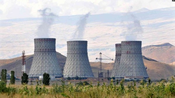 В Баку заявили о возможности ракетного удара по Армянской АЭС