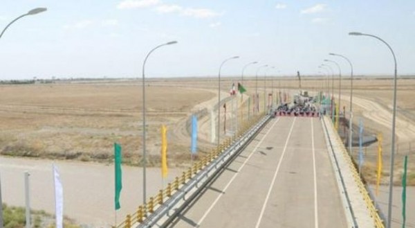 На границе Ирана и Туркмении открылся новый автомобильный мост