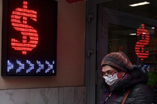 Курс рубля взлетел до максимума