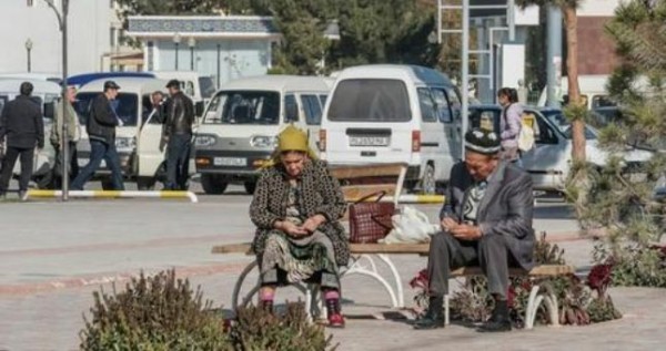 Мирзиёев дал указание раздать нуждающимся семьям более $100 млн