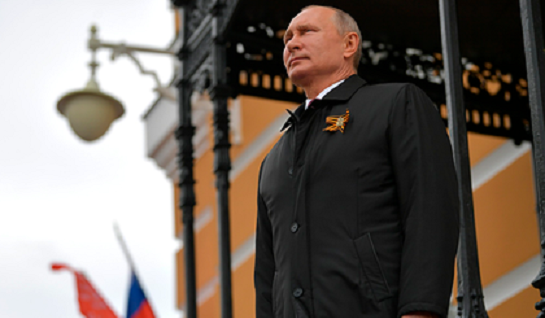 Путин объявил новую дату парада Победы