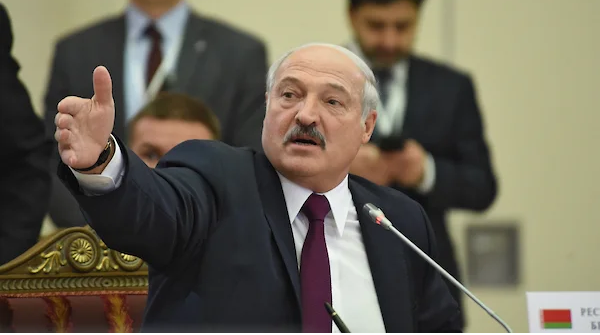 Лукашенко решил не отменять в Белоруссии парад на 9 Мая