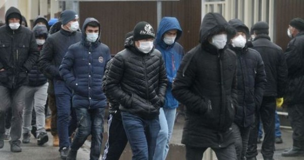 Госдума разрешила мигрантам оформлять патенты без выезда из России