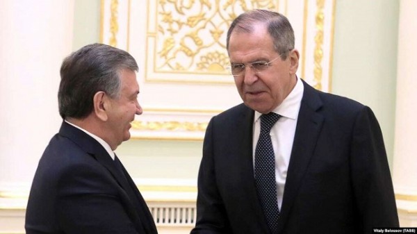 Президенты Узбекистана и Казахстана наградили орденами Сергея Лаврова в день его рождения