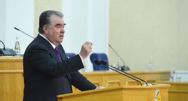 Рахмон раскритиковал таджикских ученых за плагиат в диссертациях