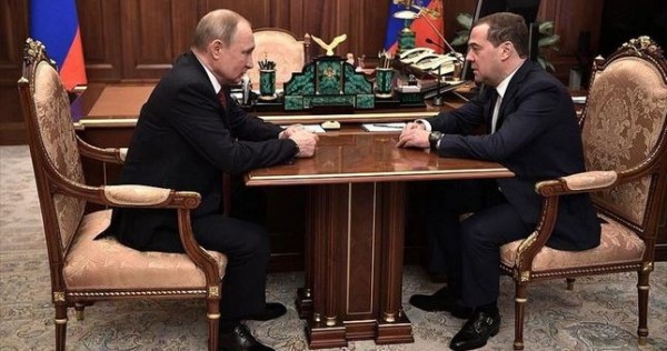 Социально-экономические проблемы в России завершили эру Медведева