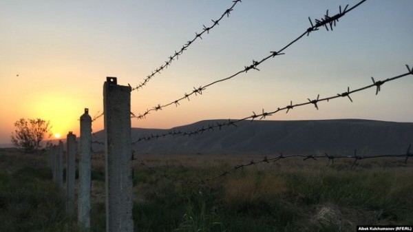 На кыргызско-узбекской границе близ села Ак-Сай в Ала-Букинском районе произошел конфликт