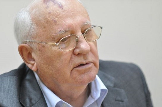 Горбачев выступил за отмену длительных новогодних каникул в РФ