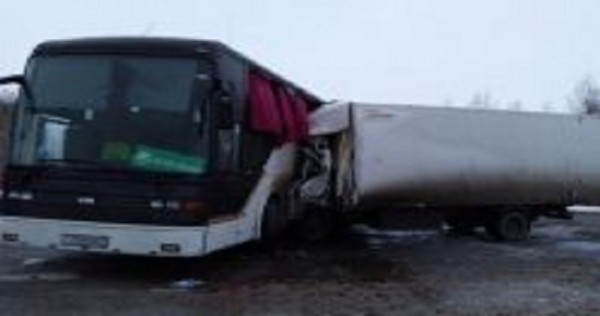 Автобус с таджикистанцами попал в ДТП в Тюменской области
