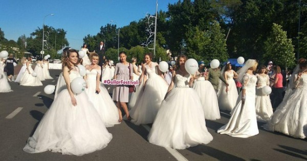 В Ташкенте прошёл парад невест