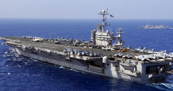 Иранские военные корабли произвели пуски ракет вблизи авианосца США