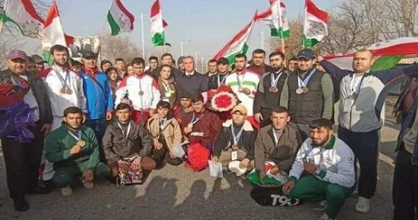 Таджикские спортсмены вернулись домой с Чемпионата мира по борьбе на поясах с семью медалями