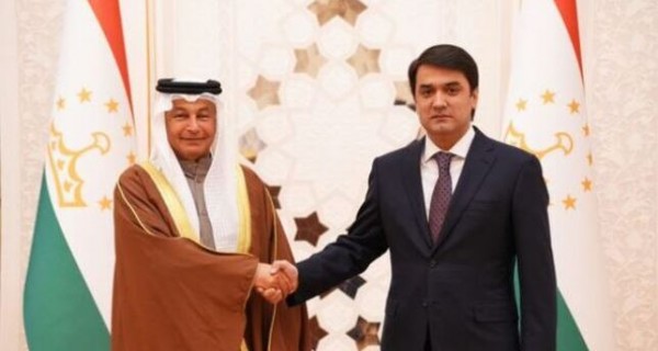 Рустами Эмомали встретился с Президентом Всемирной федерации водных видов спорта