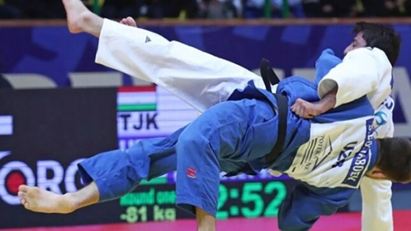 Таджикский борец завоевал серебряную награду на чемпионате Азии