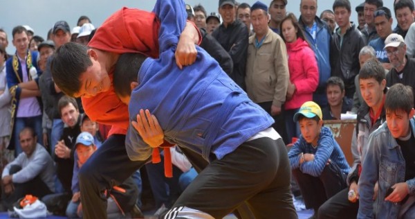 Спортсмены из Таджикистана стали вице-чемпионами мира по борьбе