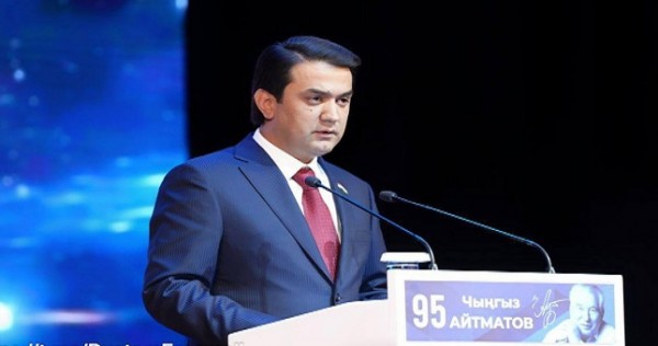 Рустам Эмомали выступил на конференции, посвященной Чингизу Айтматову