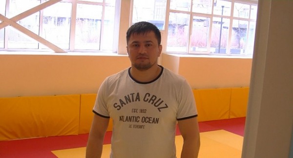 Таджикский дзюдоист Расул Бокиев помог детям в рамках акции "Спасибо вам"