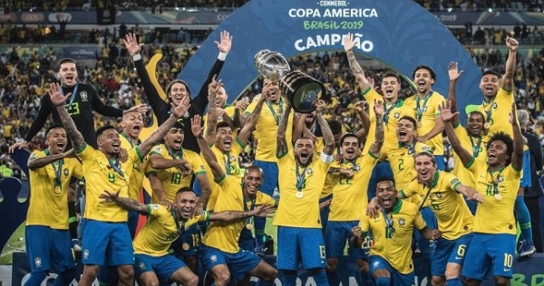 Из-за коронавируса UEFA отменил рукопожатие перед матчами