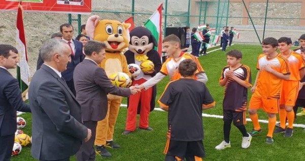 ФФТ построила в Хороге новые футбольные площадки