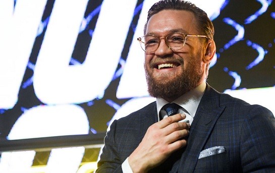 Опоздание на два часа, оскорбления в адрес Хабиба и возвращение в UFC: Макгрегор провёл пресс-конференцию в Москве